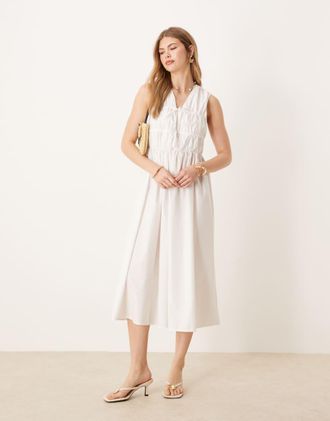 Vero Moda Vestito lungo senza maniche in popeline bianco con scollo profondo