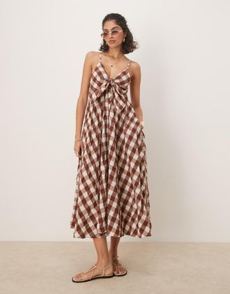 Free People Via - Vestito midi marrone a quadretti con spalline sottili