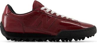 New Balance Unisex Gator Run en Rojo/Negro, Gamuza/Malla, Talla 38.5