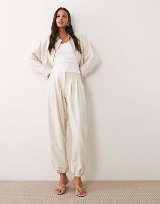 4th & Reckless pantaloni co-ord a gamba a palloncino testurizzati color avena-Neutro