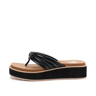 Yellow Box Womens Hasani Flatform Sandal In Black