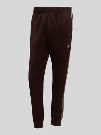 adidas Originals Slim Fit Sweathose mit Logo-Stitching in Dunkelbraun, Gr&ouml;&szlig;e XXL