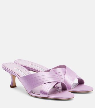 Manolo Blahnik Mules Viera 50 de sat&eacute;n