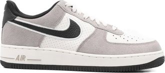 Nike Air Force 1 07 LV8 sneakers met vlakken - Grijs
