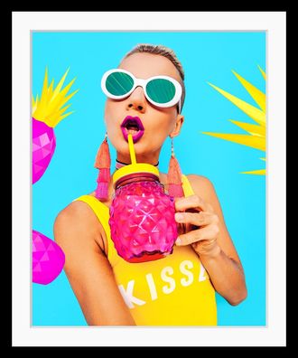Queence Bild »Jule« Ananas Frau Kunst Palmen Pflanzen HD Premium Poster-Druck inkl. Holzrahmen