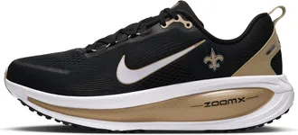 Nike Mens Vomero 18 (New Orleans Saints) NFL Road Running Shoes in Black | IQ6015-001