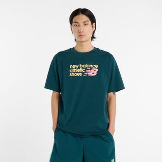 New Balance Hombre Athletics Premium Relaxed Chest Logo T-Shirt en Verde, Algod&oacute;n, Talla XL