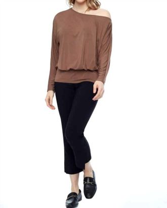 UP Womens Bamboo Knit Off-The-Shoulder Long Sleeve Top In Camel