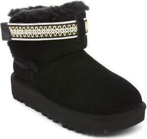 UGG Classic Ultra Mini Alpsey Boot in Black /Pale Lemon at Nordstrom Rack, Size 11
