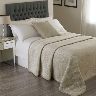 Riva Paoletti Brooklands Quilted Bedspread in Metallic Gold