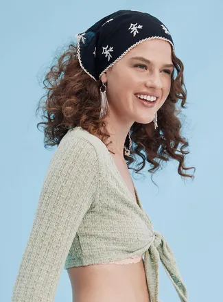 Simons Womens Embroidered triangular scarf