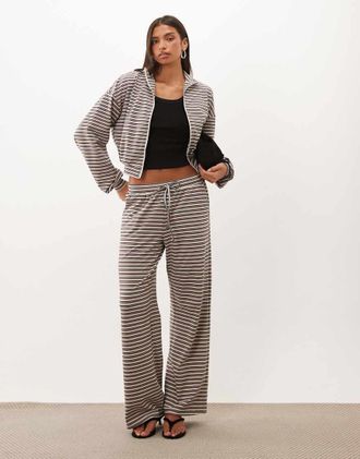 Missy Empire co-ord pantaloni relaxed con coulisse a righe marrone e crema