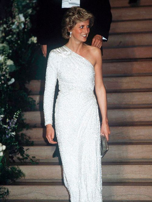 Meghan Markle si veste come Diana