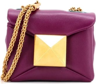 Valentino Garavani One Stud Chain Flap Bag Leather Micro crossbody bag - Paars