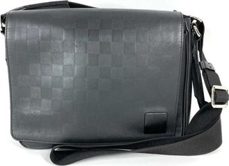 Louis Vuitton Pre-owned Cross Body Bags, male, Black, Size: ONE SIZE Pre-owned District PM NV2 Messenger Bag
