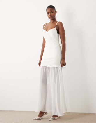Forever New Vestito lungo con gonna a rete in misto lino e spalline con perle color porcellana-Bianco