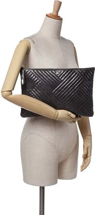 Chanel Clutches - 2015-2016 Large CC Distressed Quilted Patent Chevr - Gr. unisize - in Grau - für Damen