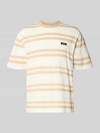 Guess T-Shirt mit Label-Detail in Ecru, Gr&ouml;&szlig;e XXL