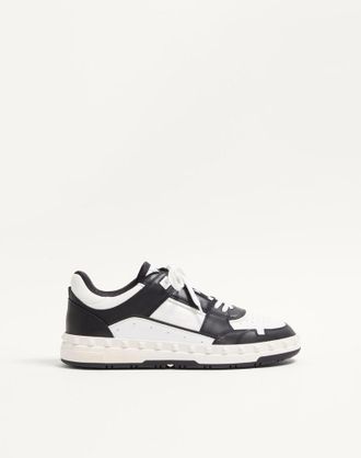 Valentino Garavani Sneaker Low Top Freedots In Vitello Uomo NERO/BIANCO 39.5