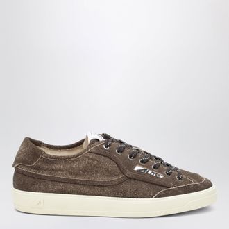 Autry Windscape Low sneakers in Sugar Mustang color in suede