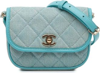 Chanel Borsa messenger CC mini in denim trapuntato con battente e tracolla 2021 - Blu