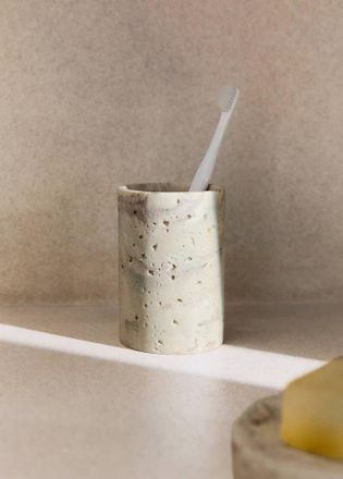 Mango Bicchiere bagno resina effetto travertino sabbia - Home - Taglia unica - MANGO HOME