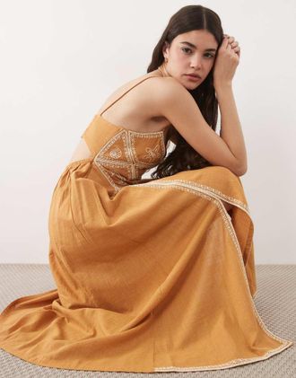 New Look Vestito midi giallo ricamato con conchiglie
