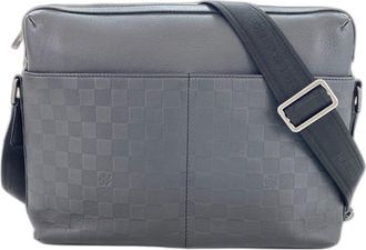 Louis Vuitton Black Shoulder Bag (Pre-Owned)