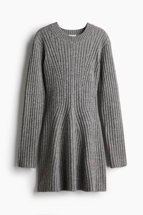 H&M Geripptes Strickkleid - Grau