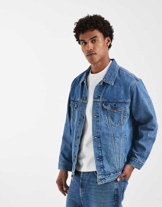 Levi's Giacca trucker comoda in denim lavaggio blu medio