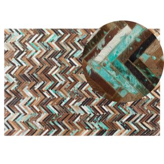 Beliani Beliani - Alfombra De Piel De Vaca Multicolor Marr&oacute;n Azul 140 X 200 Cm Fabricada A Mano Patr&oacute;n Chevron Amasya