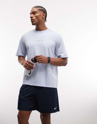 Nike Athletic Club - T-shirt blu con logo traforato e scritta
