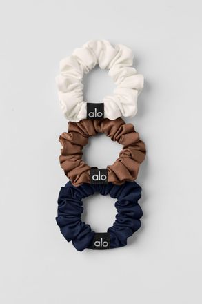 Alo | Fresh Mini Scrunchie 3-Pack in Sun Kissed Brown/Ivory/Navy