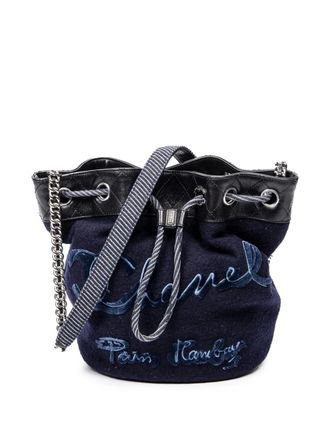 Chanel 2018-2019 embroidered chain bucket bag - women - Lambskin/Fabric - One Size - Blue