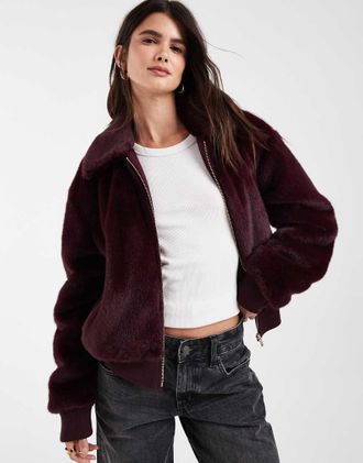 Tommy Jeans giacca in pelliccia sintetica con logo bandiera bordeaux-Rosso