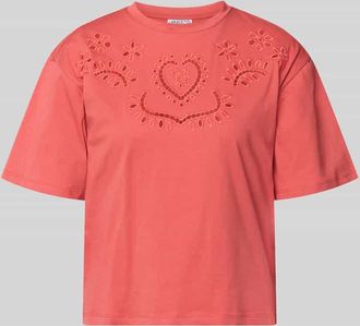 Jake*s Casual T-Shirt mit Lochstickerei und Rundhalsausschnitt in Koralle, Gr&ouml;&szlig;e XXL