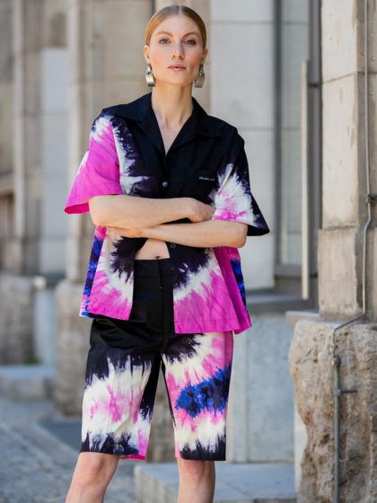 Stufa della tuta grigia? Copia il look da casa tie-dye delle influencer su Instagram