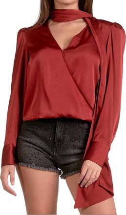 Elan Dana Scarf Top In Rust