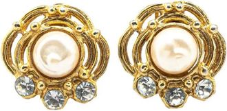 Chanel Orecchini a clip placcati oro con perle sintetiche e strass XX secolo