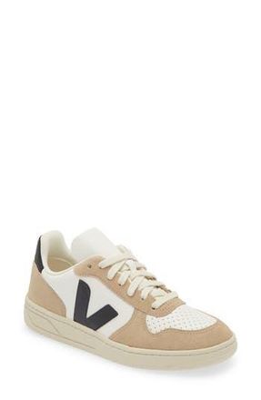 Veja V-10 Sneaker in Extra-White Black Sahara at Nordstrom Rack, Size 35