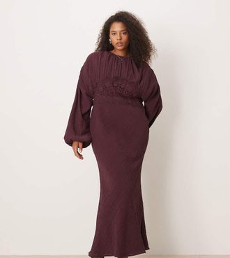 Asos Curve ASOS DESIGN Curve - Vestito lungo girocollo color gelso con maniche voluminose e dettagli in pizzo sul bustino-Viola