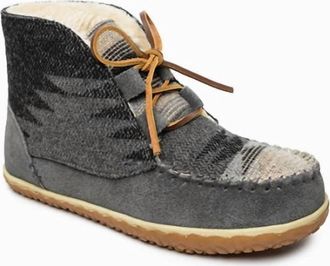 Minnetonka Womens Torrey Laceup Booties In Grey Multi