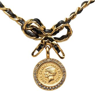 Chanel 1996 Leather and Gold Plated Medallion Bow Pendant Necklace costume necklace - Nero
