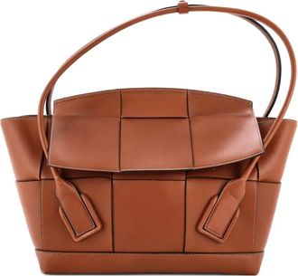 Bottega Veneta Arco Bag Maxi Intrecciato Leather Medium shoulder bag - Bruin