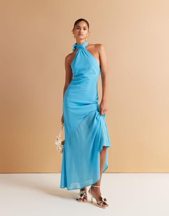 Amy Lynn Vestito lungo in chiffon color blu acqua con foulard allacciato al collo