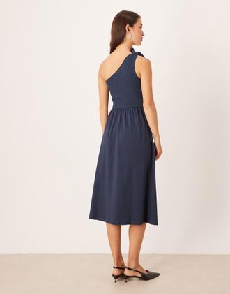 Nobody's Child Vestito midi blu navy monospalla con dettaglio arricciato e spallina annodata