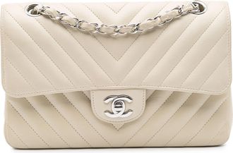 Chanel Pre-owned Womens 19 Chevron Quilted Shoulder Bag - Ivory Leather - One Size