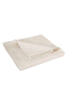 Matouk Classic Chain Scallop Matelassé Coverlet in Ivory/White at Nordstrom, Size King