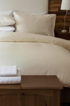 Belledorm Hotel Suite Satin Stripe 540 Thread Count Duvet Cover Set in Ivory | Size: Super King
