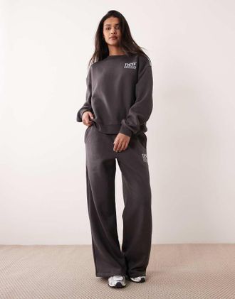 New Balance Reimagined - Pantaloni neri in pile-Nero